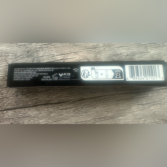 Anastasia Beverly Hills Bundle Brow Definer in Taupe and Clear Brow Gel - Picture 2 of 9